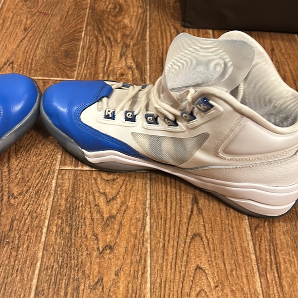 Blue, red and white Allen Iverson’s Q 96 Cross Examine - Picture 8 of 13